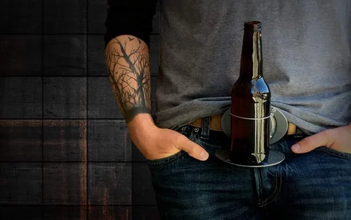 Vista 7 de Hebilla para cinturón, de BevBuckle Sostiene tu botella o lata para que tengas las manos libres.