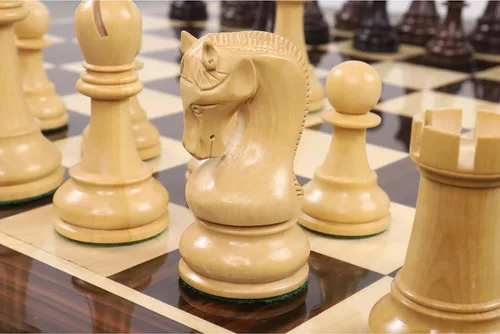 Vista 4 de Royal Chess Mall - Juego de piezas de ajedrez Leningrado Staunton - Palisandro y boj - 4" King