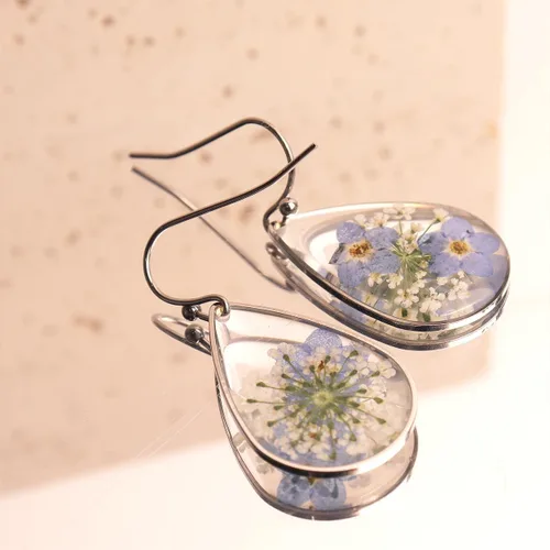 Vista 8 de Jean Beau Aretes de flores prensadas hechos a mano para mujer, flores secas de resina únicas de plata de ley, lágrima colgante, aretes florales