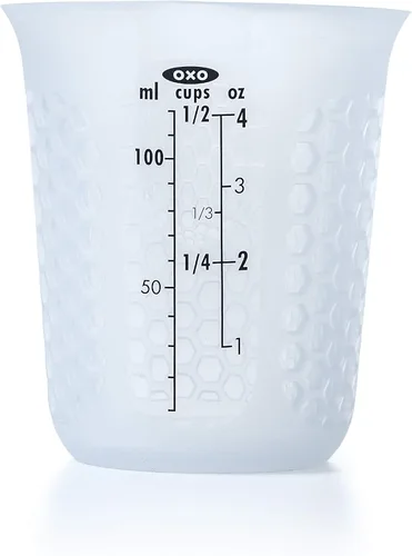 Vista 10 de 1 taza de medir de silicón para exprimir y verter, con patrón Stay-Cool, de la marca Oxo Good Grips, Transparente