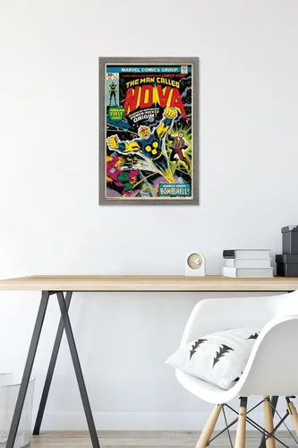 Vista 6 de Trends International Marvel Comics Nova - Póster de pared con portada #1, 14.725 x 22.375 pulgadas, versión enmarcada de madera de granero