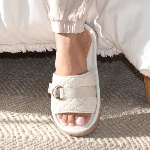 Vista 5 de isotoner Women's Open Toe Slide Slippers, Minimally Dyed Organic Cotton Upper and Algae-Infused Sole