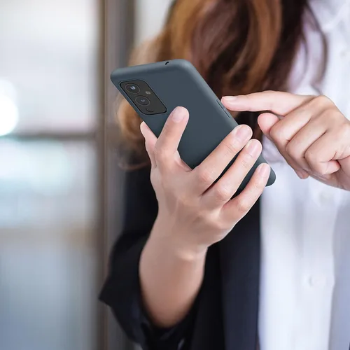 Vista 4 de kwmobile Funda compatible con OnePlus 9 (versión EU/NA) - Funda protectora de silicona TPU suave y delgada - Pizarra oscura
