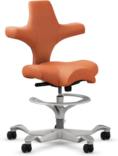 Vista 50 de HAG Capisco Sit to Stand - Silla de pie con marco negro, tapizada de ónix negro con anillo para el pie Negro Onyx