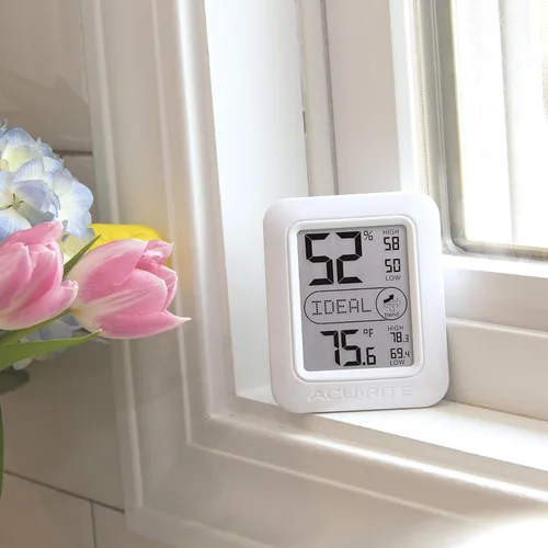 Vista 5 de AcuRite Termómetro e higrómetro digital para interiores con medidor de temperatura y humedad y niveles de comodidad (01131M), color blanco