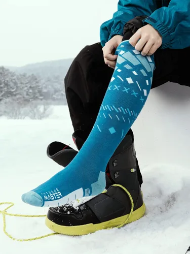 Vista 7 de OutdoorMaster Calcetines de esquí, paquete de 2 pares de calcetines de esquí y snowboard para hombres y mujeres con diseño OTC con puño
