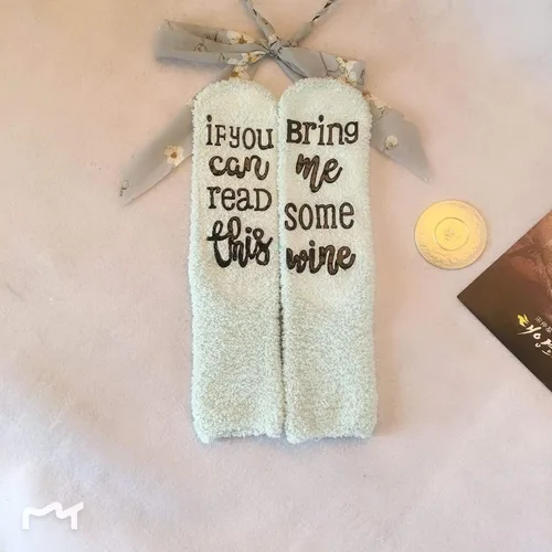 Vista 38 de CHANGGER Calcetines unisex con texto en inglés "If You Can Read This Bring Me Some Fuzzy Funny Saying Crew Socks Christmas Unisex Gift