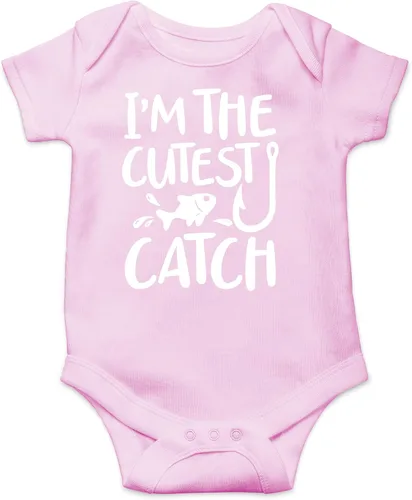 Vista 5 de CBTwear Traje de bebé con texto en inglés «I'm the Cutest Catch», adorable mameluco para niño y niña, divertido y lindo traje infantil