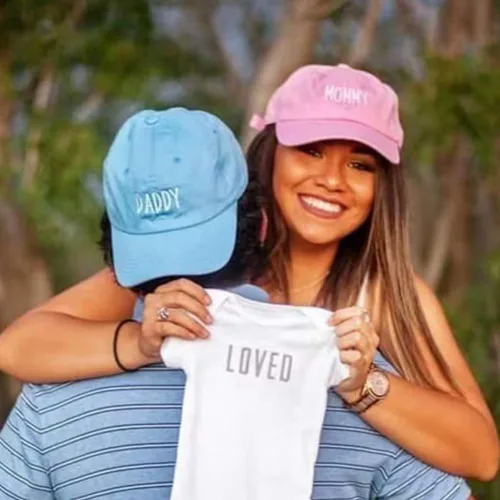 Vista 2 de DSY Lifestyle Sombreros de béisbol para mamá para revelación de género - Regalo para nuevas mamás - Sombreros para mamá gastados