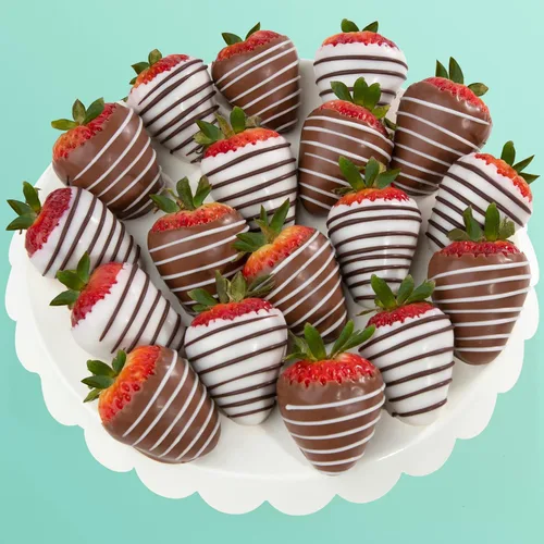 Vista 2 de A Gift Inside 18 Berry Bites de Fresas Cubiertas de Chocolate con Leche, Amargo y Blanco (Tamaño Divertido)