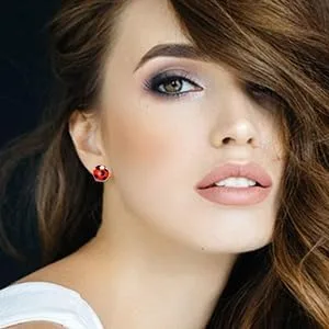 Vista 6 de OHINGLT Pendientes de clip de mariquita para mujer, aretes de plata con diseño de mariquita roja