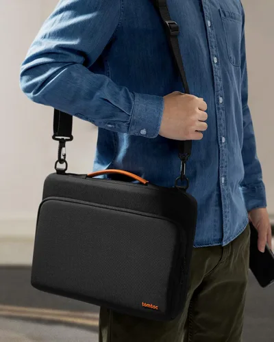 Vista 2 de Tomtoc 360° - Bolsa de hombro protectora para MacBook Air M5/A3449 de 13 Negro