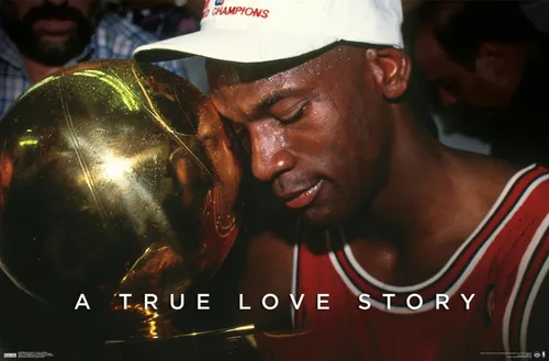 Vista 10 de Michael Jordan - Póster de pared A True Love Story, 22.4 pulgadas de largo x 14.7 pulgadas de ancho, versión enmarcada de madera de granero