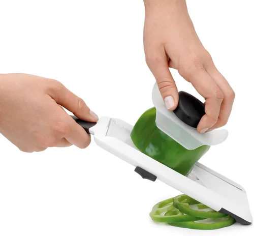 Vista 7 de OXO Good Grips - Cortador de mandolina de mano con mango antideslizante para cocina Adjustable Thickness Settings, Hand Guard Included, Slice