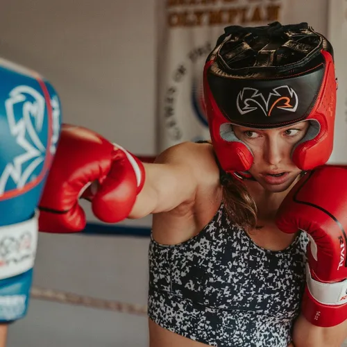 Vista 4 de RIVAL Guantes de boxeo RS2V 2.0 Super Sparring - Utiliza una sola correa, sistema de gancho y bucle en lugar de cordones, forro interior suave