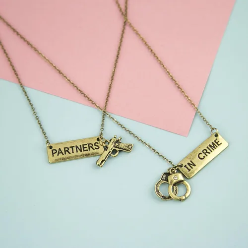 Vista 3 de Lux Accessories, Partners In Crime, esposas de mejores amigas, juego de collares que combinan, mejores amigas por siempre, metal común, Dorado