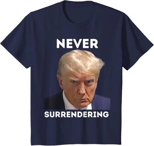 Vista 55 de Triumph Never Surrendering - Camiseta Trump Mug Shot, Negro