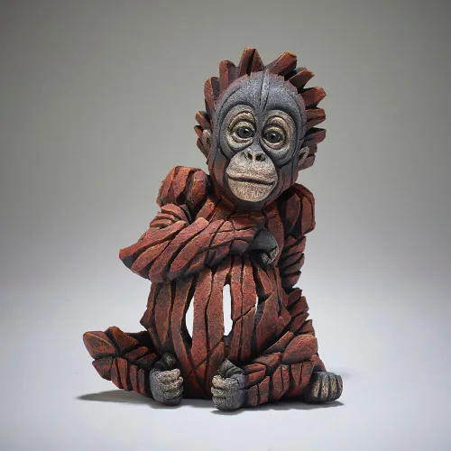Vista 3 de Enesco Edge Sculpture Baby Orangutan - Figura de animal sentado, 7.875 pulgadas, naranja