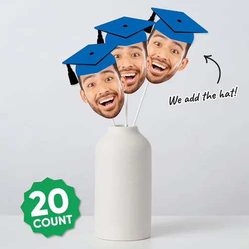 Vista 2 de Big Dot of Happiness Gorra de graduación azul con foto personalizada, decoraciones divertidas con recortes de cara, esenciales de decoración