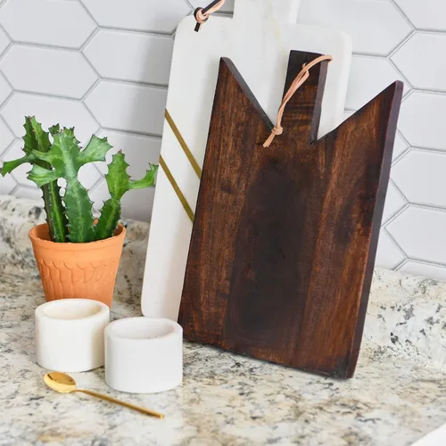 Vista 2 de Main + Mesa Tabla de cortar de madera geométrica con corbata de cuero Añejado oscuro