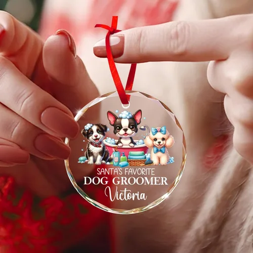 Vista 5 de Adorno de cristal personalizado para peluquero de perro favorito de Santa, adorno de Navidad para peluquero de perros 2025, adornos personalizados