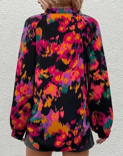 Vista 4 de KAYWIDE Blusas sueltas de manga larga con cuello en V para mujer, estilo bohemio, con estampado abstracto a la moda, Negro