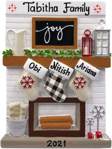 Vista 2 de Adorno personalizado para árbol de Navidad familiar de 3 chimeneas 2024 – Decoración de manto de calcetín de invierno, regalo de amigo, primo