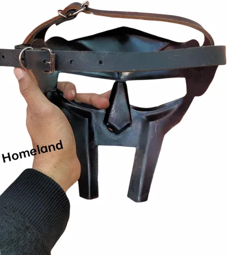 Vista 2 de MF Doom - Máscara medieval de acero con diseño de gladiador romano