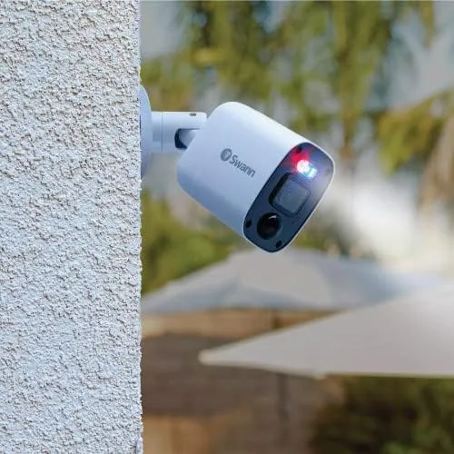 Vista 4 de Swann Cámara de bala de luz intermitente DVR complementaria con proyector de sensor, video de 1080P, diseño interior o exterior, visión nocturna a
