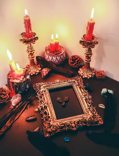 Vista 2 de Espejo rascador negro – Herramientas de brujería Kit de altar suministros para adivinación – Espejo cuadrado decorativo, marco dorado oscuro, 7.1