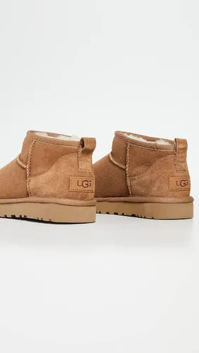Vista 5 de UGG - Botas clásicas de caña ultrabaja para mujer Castaño