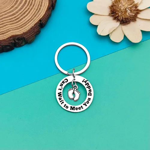Vista 4 de Llavero de regalo para papá nuevo, regalo para papá por primera vez, regalo de esposa, anuncio de bebé, regalos de embarazo para el nuevo padre que