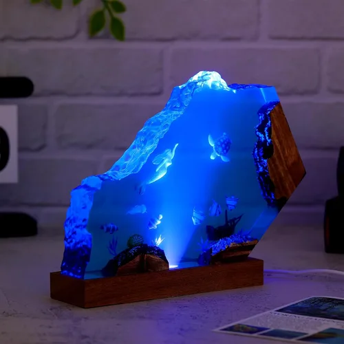 Vista 2 de Drawelry Lámpara creativa de luz de madera de resina epoxi, hecha a mano, con forma de onda profunda, lámpara de océano acuático profundo, buceador