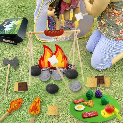 Vista 7 de 45 piezas de juguete de fogata para niños, juguetes de campamento para niños pequeños, juego de fogata de fieltro con frutas cortadas de simulación