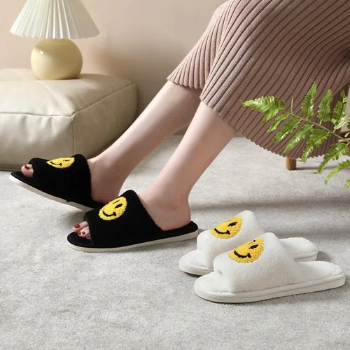 Vista 6 de kissxiaoya Smile Face Slippers for Women Men, Retro Soft Plush Lightweight Smile Face House Slippers, Indoor Outdoor Cozy Trendy Slip-On Slipper