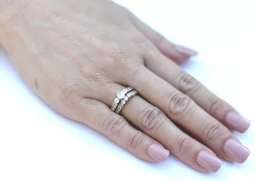 Vista 4 de Juego de 3 piezas de anillos de compromiso para él y para ella de oro IP de circonia cúbica