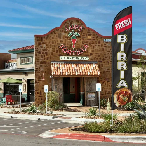 Vista 6 de Fresh Birria - Letrero de plumas publicitarias para restaurante mexicano con kit de poste de 15 pies y estaca para el suelo, tema negro/rojo/blanco