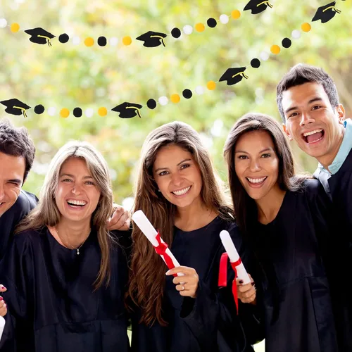 Vista 4 de Whaline Guirnalda de bola de fieltro con gorro de graduación 3D, pancarta de pompones preencordados en negro, blanco, amarillo, felicitaciones