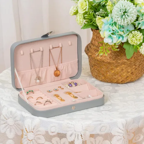 Vista 2 de Smileshe Joyero para mujeres y niñas, estuche organizador de viaje pequeño de piel sintética, cajas de almacenamiento portátil para anillos, aretes
