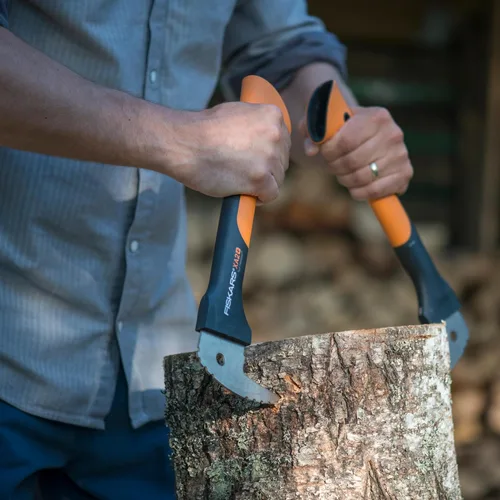 Vista 9 de Fiskars Hookaroon de 12 pulgadas, mango de agarre antideslizante con hoja puntiaguda y angular, herramienta de jardinería para rotar, arrastrar