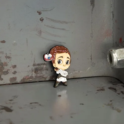 Vista 4 de Star Wars Princesa Leia Chibi - Pin esmaltado