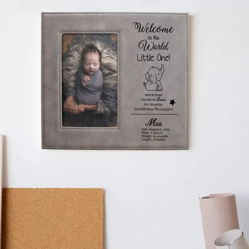 Vista 4 de PlaqueMaker Bienvenido al mundo - Marco personalizado para el nuevo bebé