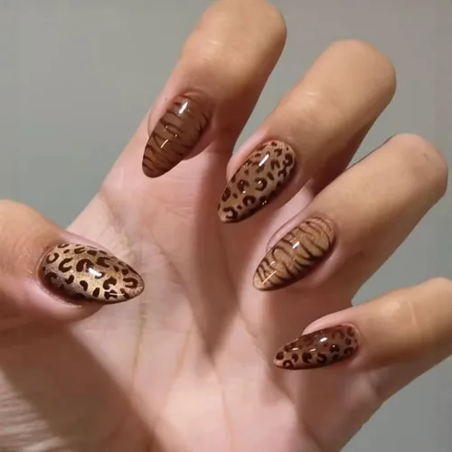 Vista 8 de Uñas postizas a presión de almendra marrón, medianas con diseños de leopardo y purpurina, uñas postizas en forma de almendra otoñal, uñas acrílicas