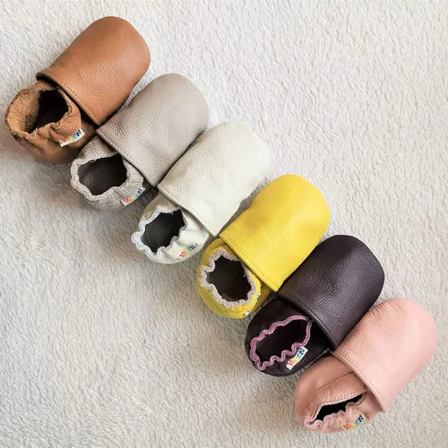 Vista 5 de YALION - Mocasines de cuero suave para bebés, niños y niñas, para gatear y dar sus primeros pasos