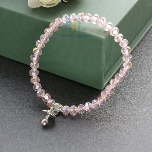 Vista 9 de WE Baby Shower Girl - Pulsera elástica de cristal rosa con dije para chupete (12 piezas)
