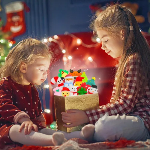 Vista 7 de Paquete de 30 juguetes esponjosos de Navidad, regalos de Navidad, regalos de Navidad, mini juguetes sensoriales Kawaii, juguetes sensoriales