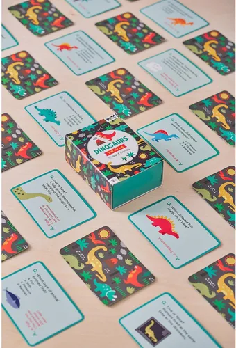 Vista 4 de Petit Collage Dinosaurs Trivia Quiz Cards Divertido juego de cartas para niños, juego de trivia para niños a partir de 5 años Incluye 50 tarjetas