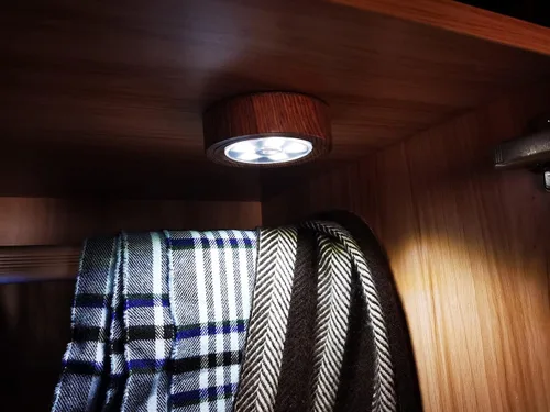 Vista 6 de Luces de disco con control remoto, luces LED para debajo del gabinete con temporizador automático, funciona con pilas, luz regulable debajo