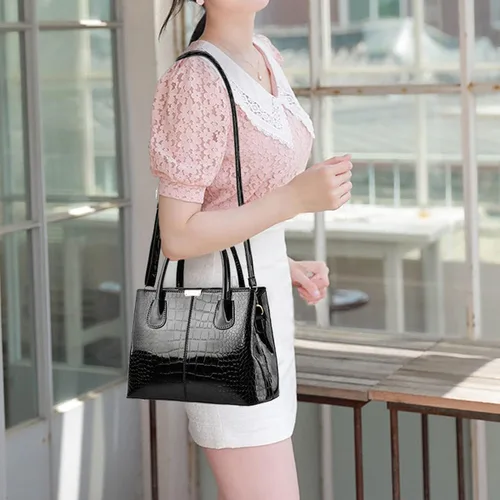 Vista 7 de XingChen Bolso de mano y bolso para mujer, de charol, diseño de cocodrilo, con asa superior, cartera