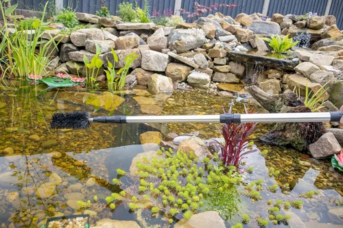 Vista 5 de PondH2o Water Garden Koi Fish Pond Brush con mango telescópico
